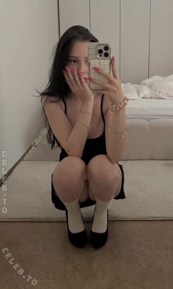 Leaked Reallizsa private photo viral onlyfans