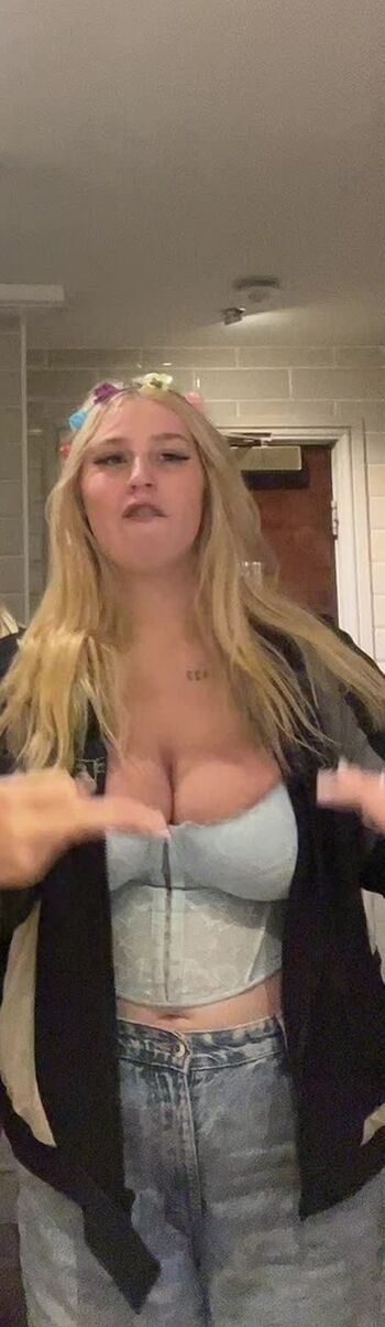 Leaked Reeseychanelle private photo viral onlyfans