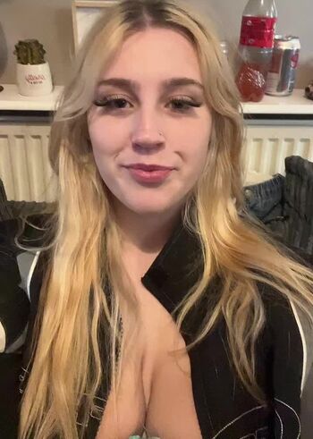 Leaked Reeseychanelle private photo viral onlyfans