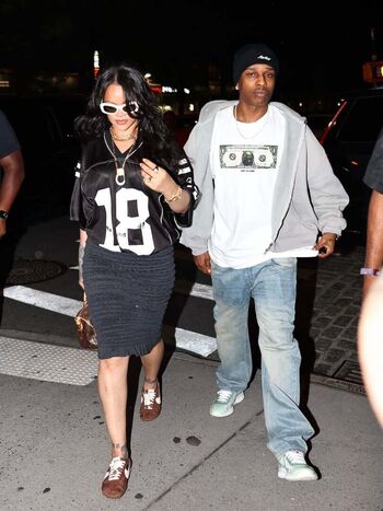 Leaked Rihanna private photo viral onlyfans