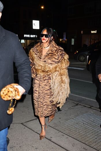Leaked Rihanna private photo viral onlyfans