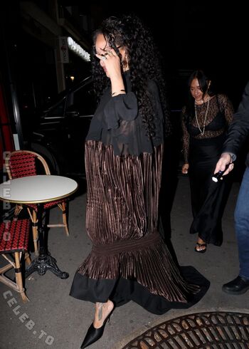 Leaked Rihanna private photo viral onlyfans