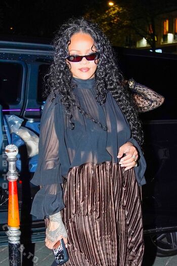 Leaked Rihanna private photo viral onlyfans