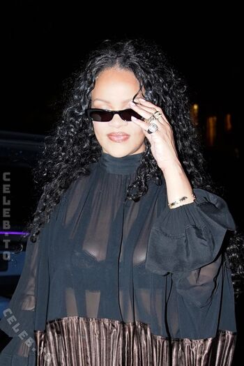 Leaked Rihanna private photo viral onlyfans