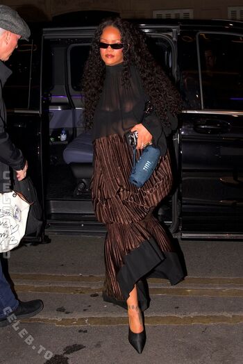 Leaked Rihanna private photo viral onlyfans