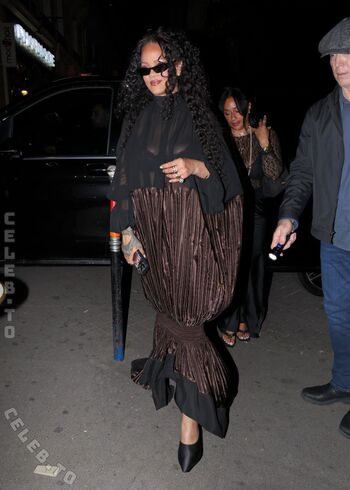 Leaked Rihanna private photo viral onlyfans
