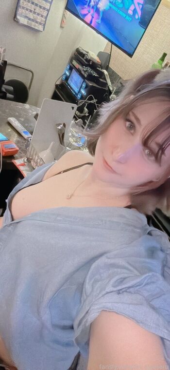 Leaked Emily bloom / private photo viral onlyfans