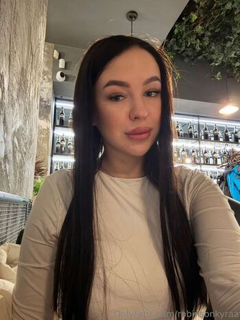 Leaked Robinsonkyraa private photo viral onlyfans