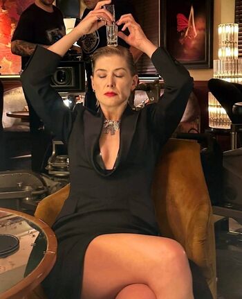 Leaked Rosamund pike private photo viral onlyfans