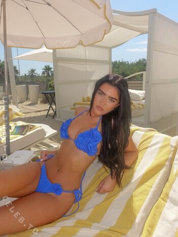 Leaked Roxanarosuu private photo viral onlyfans