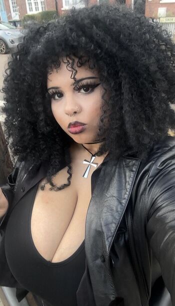 Leaked Sadesgrave private photo viral onlyfans