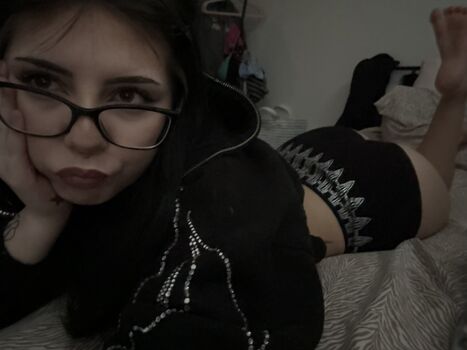 Sadgirlfetish