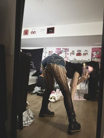 Sadgirlfetish