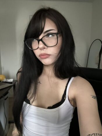 Sadgirlfetish