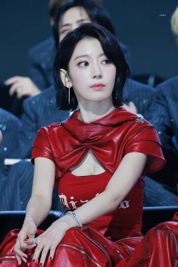 Sakura Miyawaki 宮脇 咲良