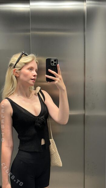 Leaked Saniskates private photo viral onlyfans