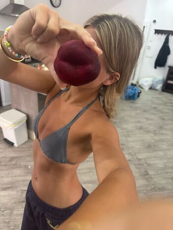 Sara Crumbleleg