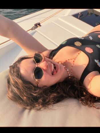 Leaked Sara tendulkar private photo viral onlyfans