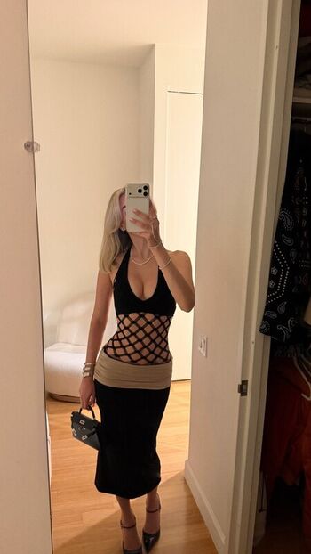 Leaked Sarahfuckingsnyder private photo viral onlyfans