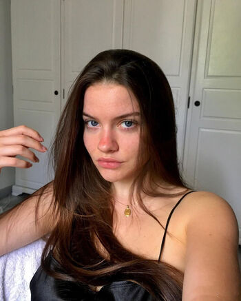Leaked Sarahhbl page private photo viral onlyfans
