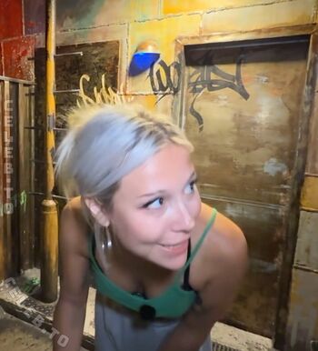 Sarahtoninx9_