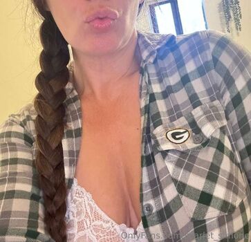 Scarlet Simone