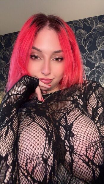 Scarletxroseee