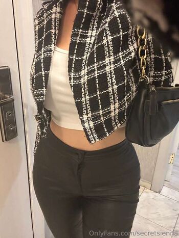 secret_sienna