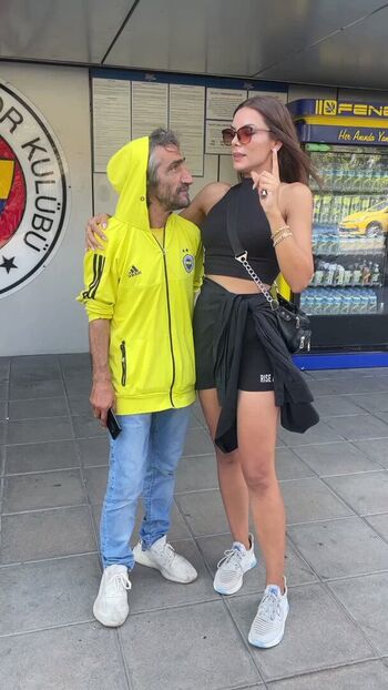Selen Yakıcı