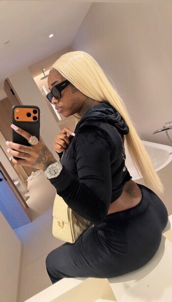 Leaked Sexxy red private photo viral onlyfans