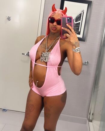Leaked Sexxy red private photo viral onlyfans