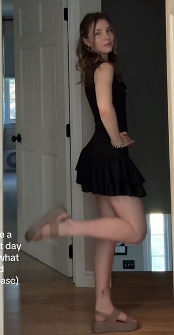 Leaked Sheteachesart private photo viral onlyfans