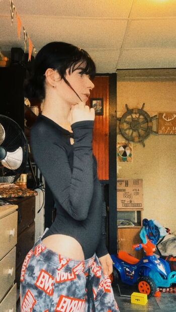 Show Your Girlfriend