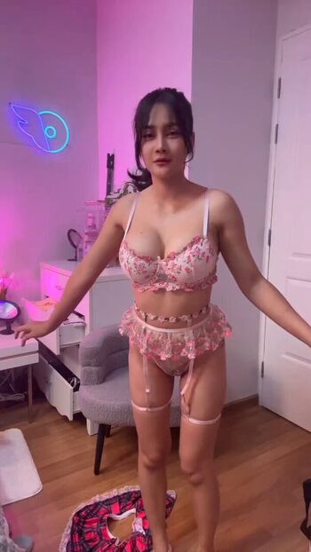 Leaked Siennaquinn private photo viral onlyfans