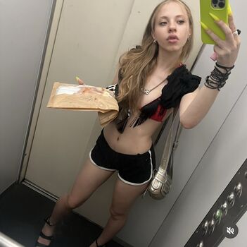 Leaked Simonealysia private photo viral onlyfans