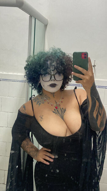 Leaked Sinderlnd private photo viral onlyfans