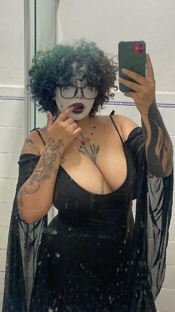 Leaked Sinderlnd private photo viral onlyfans