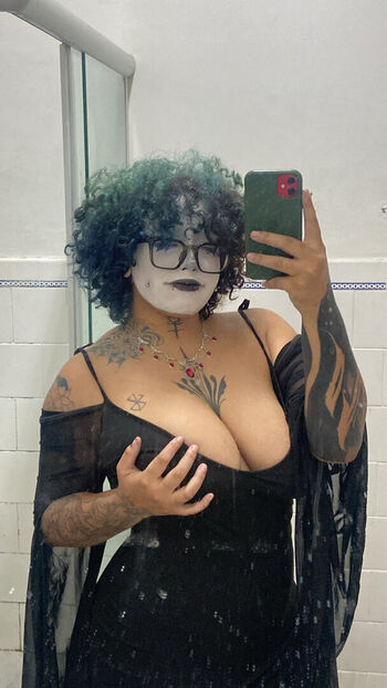 Leaked Sinderlnd private photo viral onlyfans