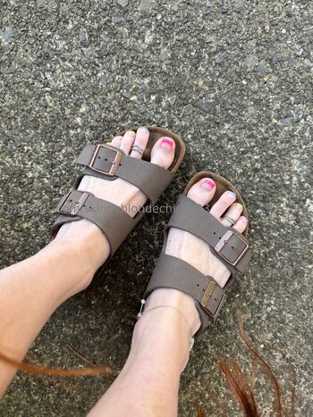 skinnyblondechick123