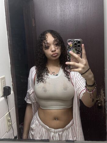 Leaked Skylarrenaye private photo viral onlyfans