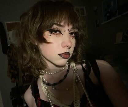 Leaked Smallwoundedfawn private photo viral onlyfans