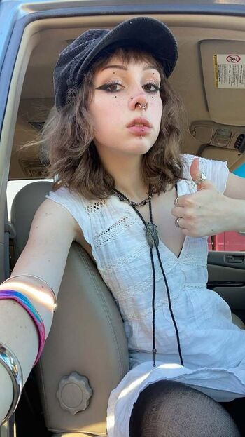 Leaked Smallwoundedfawn private photo viral onlyfans