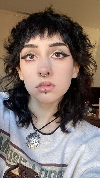 Leaked Smallwoundedfawn private photo viral onlyfans