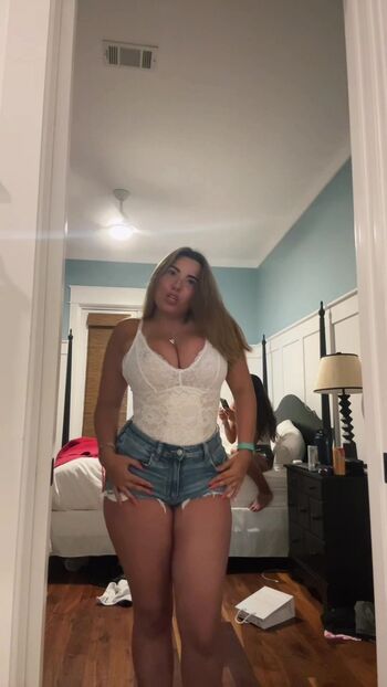 Leaked Cindy cupps/ private photo viral onlyfans