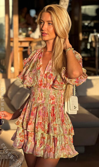 Sona Holenakova