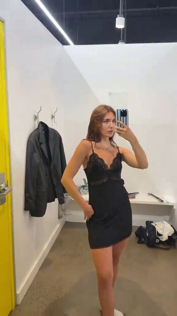 Leaked Sophie nelisse page private photo viral onlyfans
