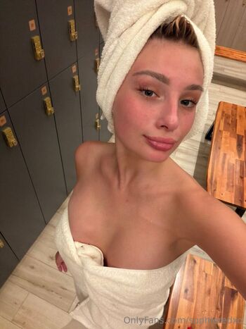 Leaked Sophieredxoxo private photo viral onlyfans