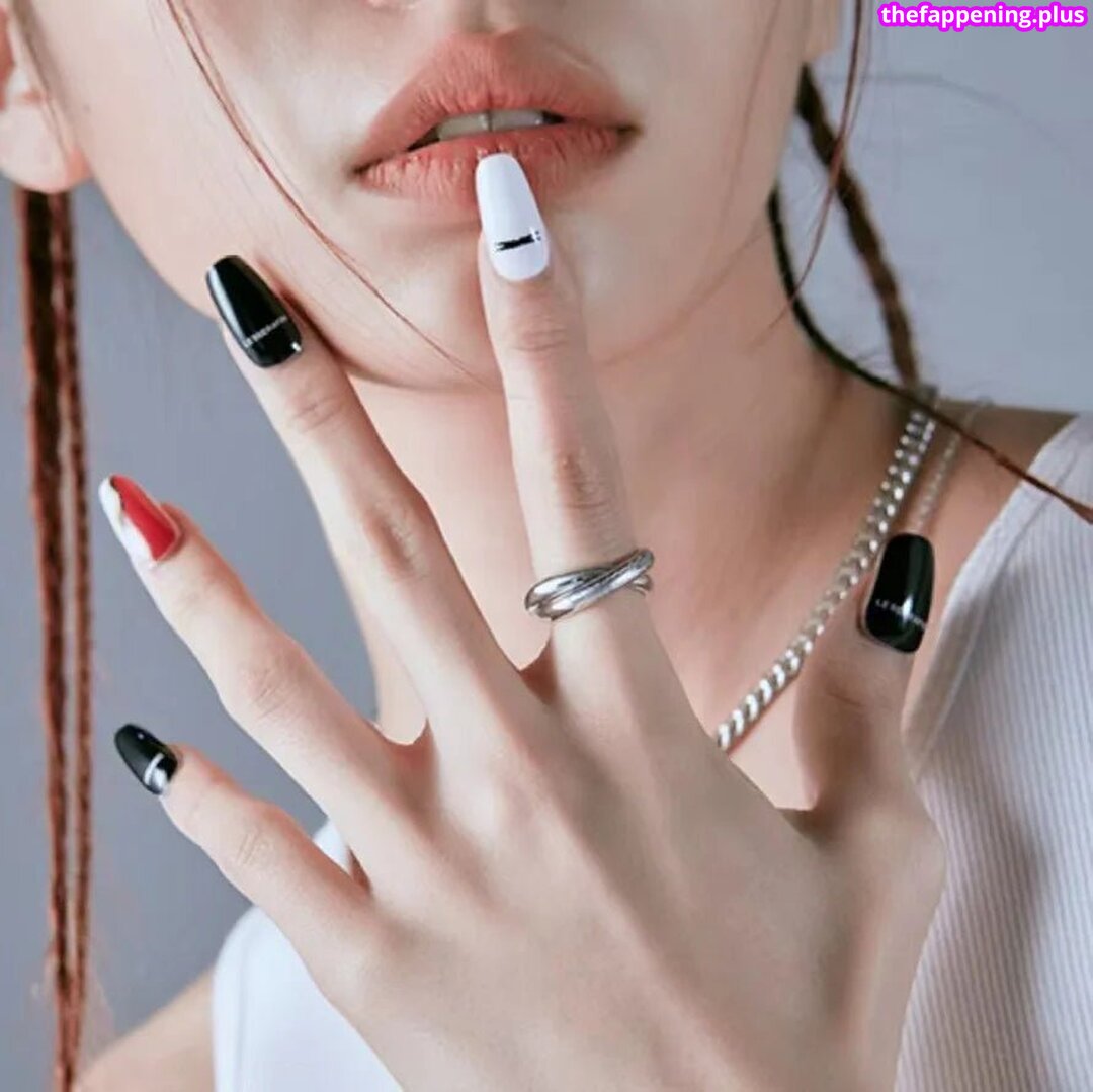 sserafim Çıplak OnlyFans Fotoğrafı #6