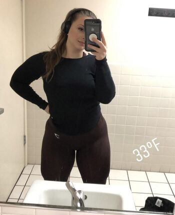 Leaked Strong and curvy women private photo viral onlyfans