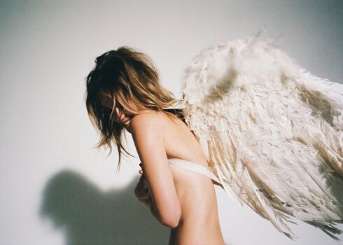 Suki Waterhouse